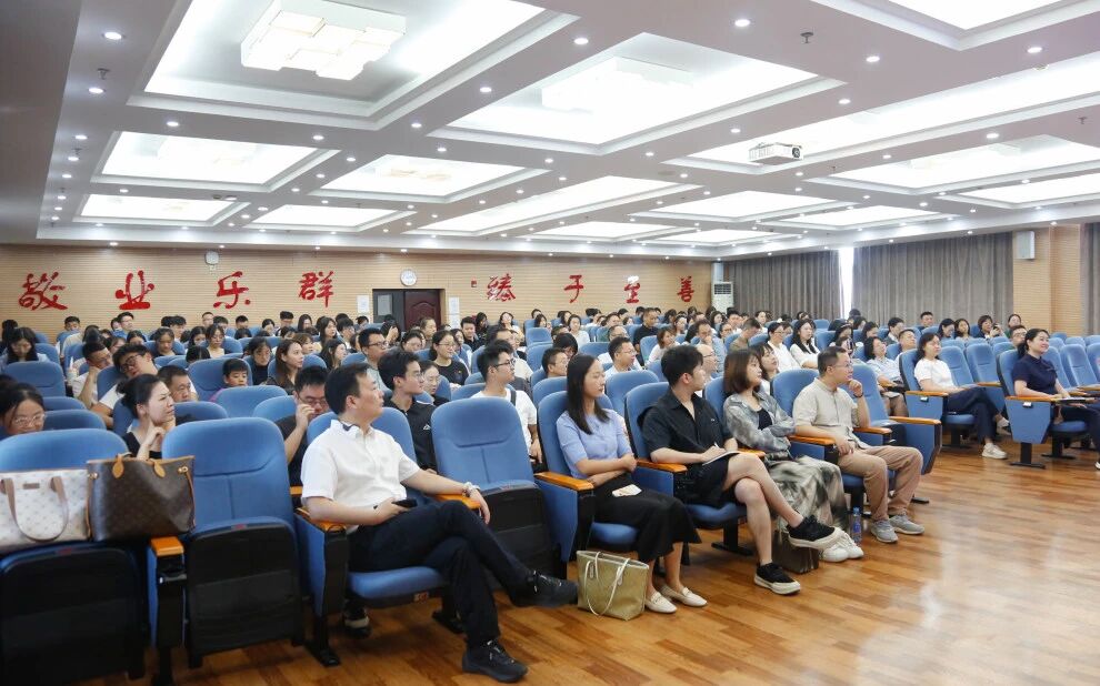 江西財經(jīng)大學(xué)工商管理學(xué)院舉辦2025級研究生新生開學(xué)第一課暨入學(xué)教育活動