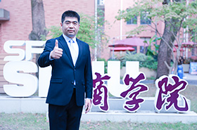 商學(xué)院之聲 | 專訪上海師范大學(xué)商學(xué)院黨委副書記傅毅教授：AI驅(qū)動教學(xué)革新，全面提升學(xué)生管理創(chuàng)新能力與人文素養(yǎng)。